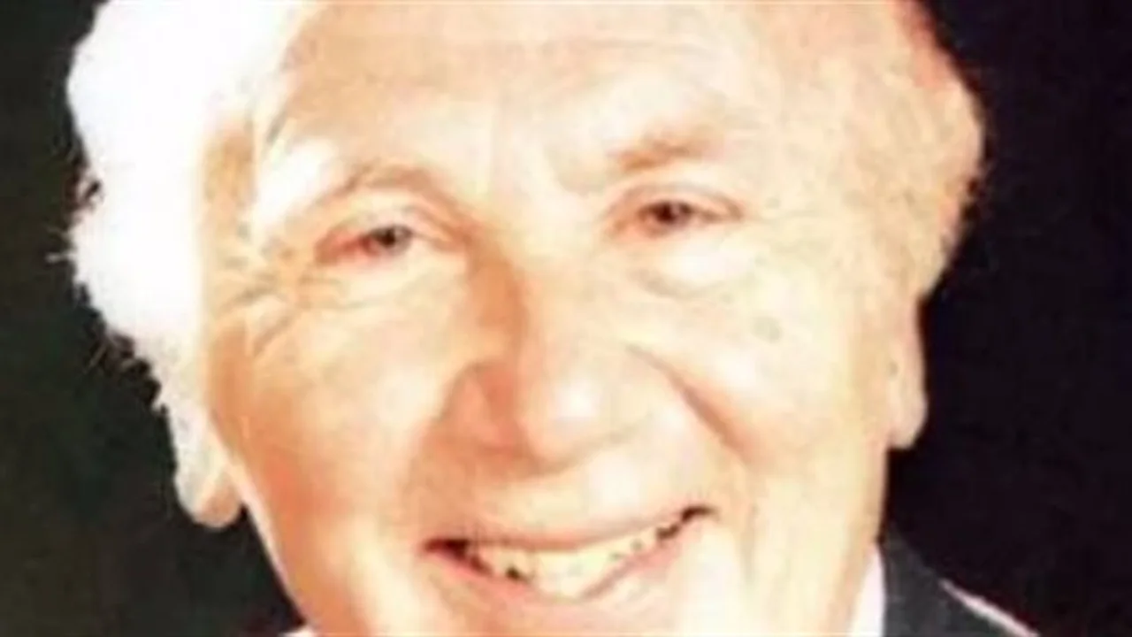 ذكرى رحيل شاعر.. لماذا استقال نزار قباني من منصبه الدبلوماسي ليتفرغ للشعر؟